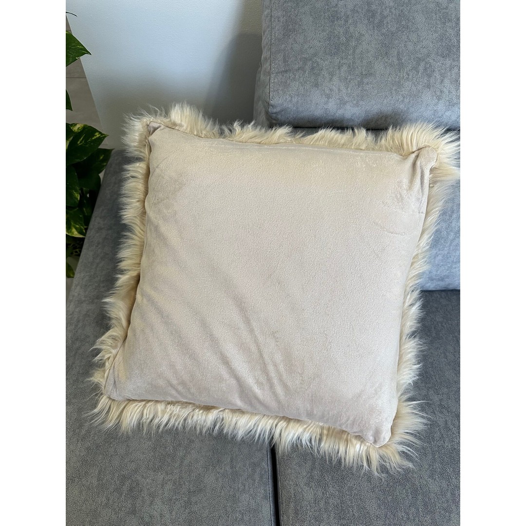 Fodera pelosa per cuscino arredo beige - immagine 3