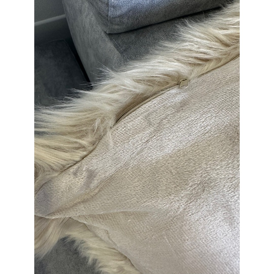 Fodera pelosa per cuscino arredo beige - immagine 4