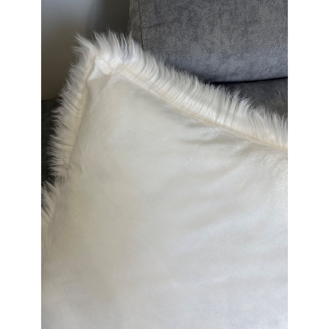 Fodera pelosa per cuscino arredo bianca - immagine 4