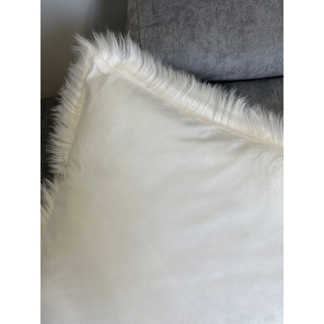 Fodera pelosa per cuscino arredo beige - immagine 5