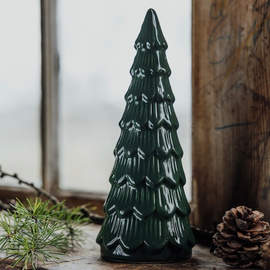 Albero verde grande
