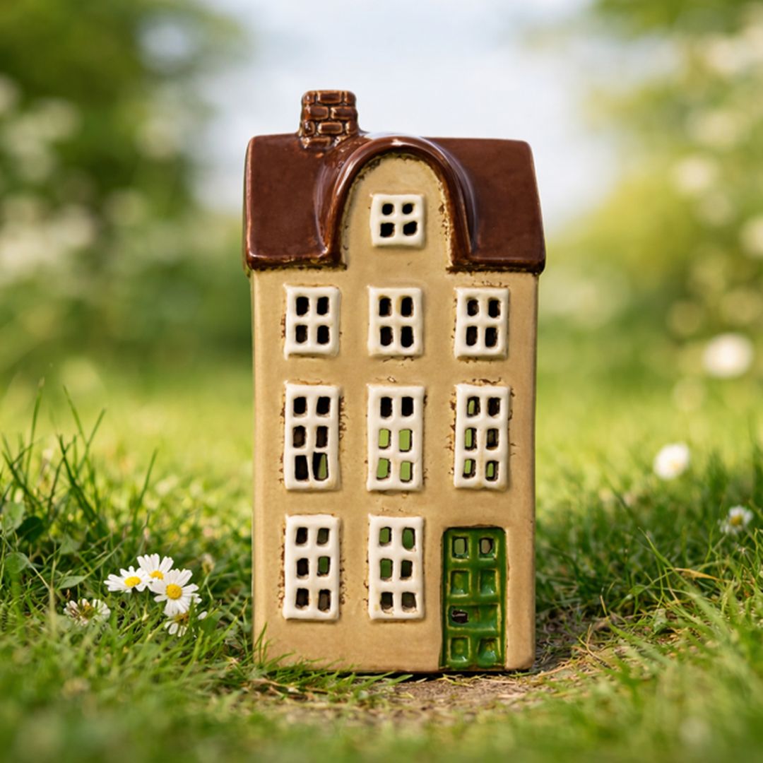 Casetta beige porta verde