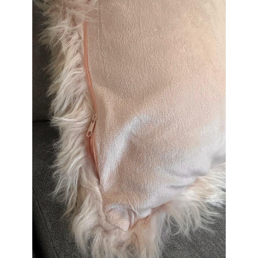 Fodera pelosa per cuscino arredo rosa - immagine 2