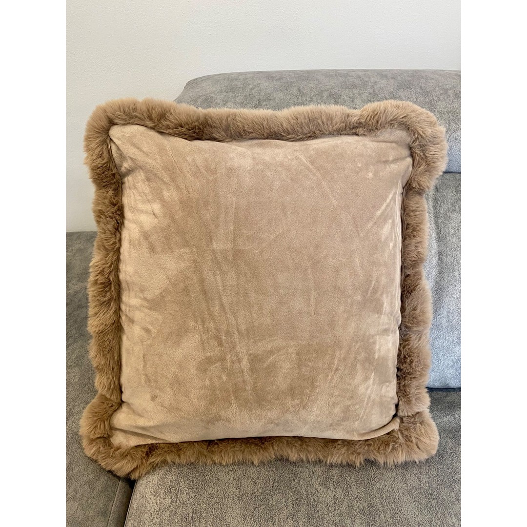 Fodera cuscino arredo bordo pelliccia beige - immagine 3