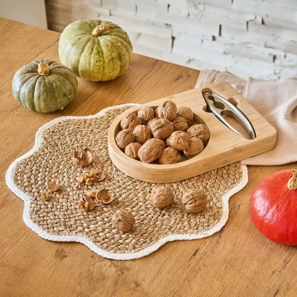 Tagliere in bamboo con schiaccianoci