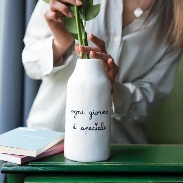 Vaso in gres Ogni giorno è speciale 19 cm