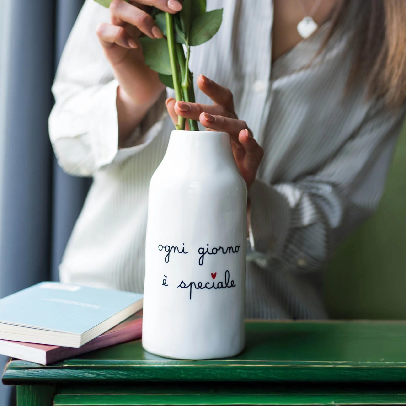 Vaso in gres Ogni giorno è speciale 19 cm