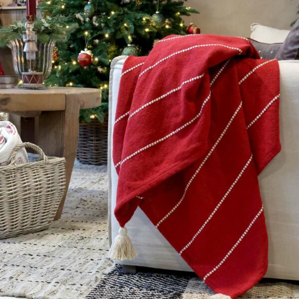 Coperta rossa con righine